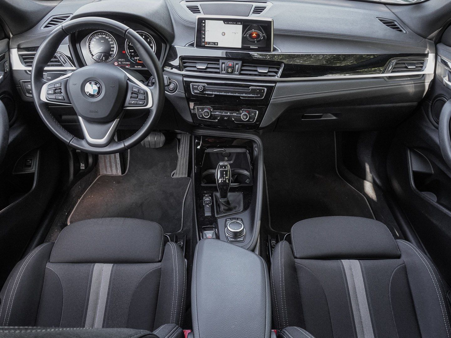 BMW X2 sDrive18i Advantage Plus Aut. NAVI LED Sound  foto 6