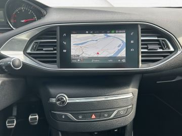 Fotografie des Peugeot 308 SW GT-LineSitzh M+S AHK PANO Massagesitze