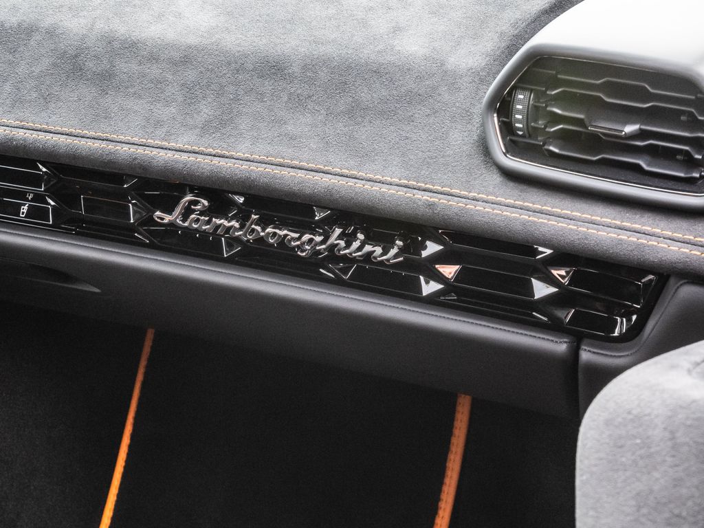 LAMBORGHINI Huracán 2024