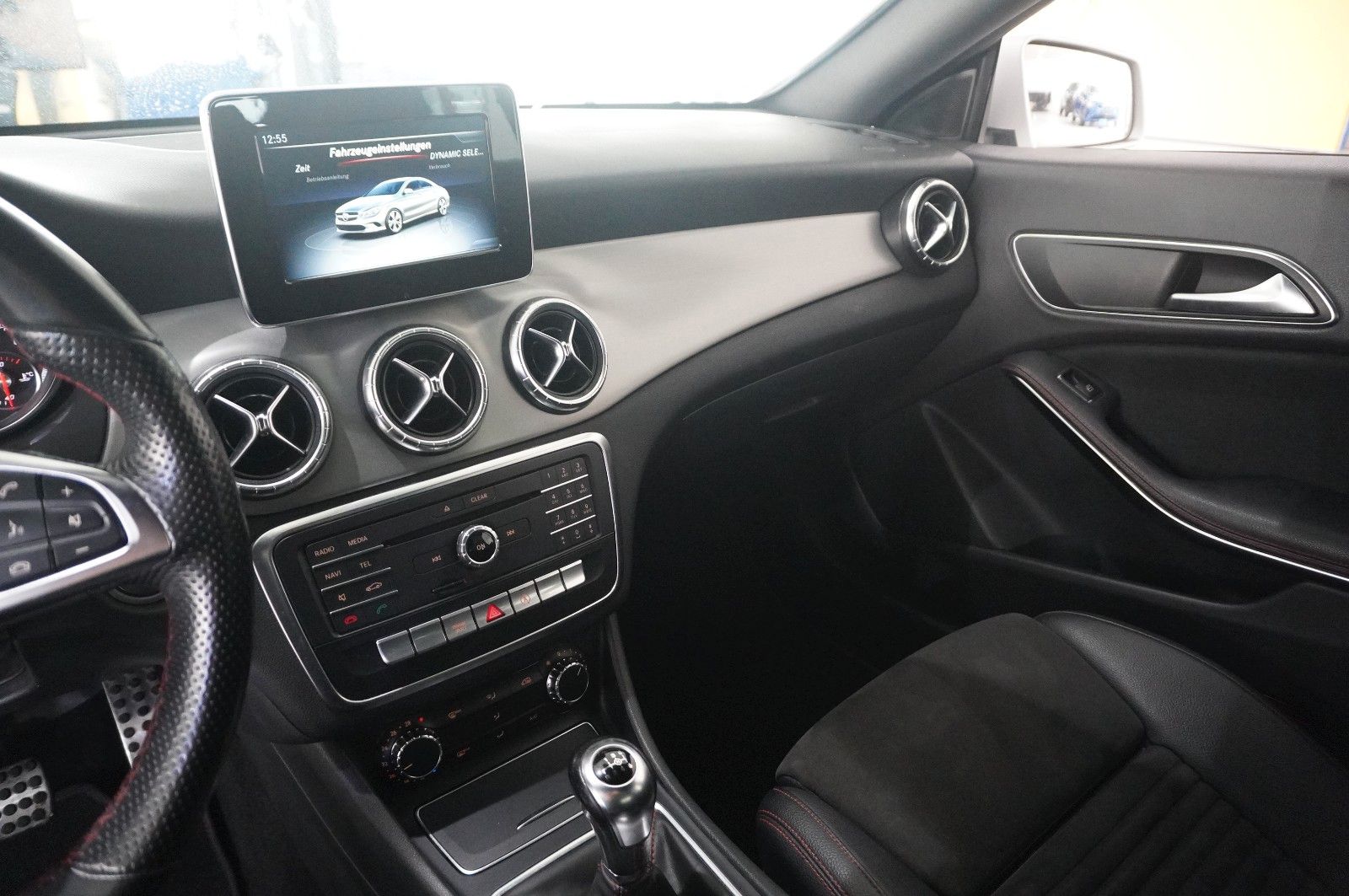 Fahrzeugabbildung Mercedes-Benz CLA 180 COUPE AMG LINE NAVI/LED/SPORT/TEMP./AMG