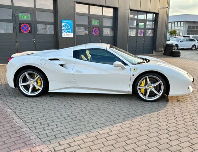 Fahrzeugabbildung Ferrari 488 Spider*Lift*NAV*Racing*RFK*Mietkauf