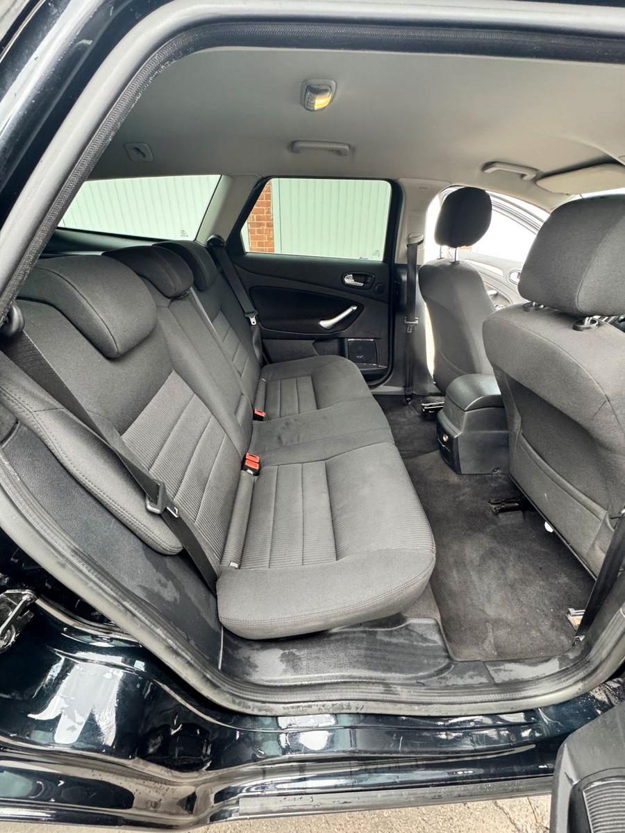 Ford Mondeo 2010 — photo 13