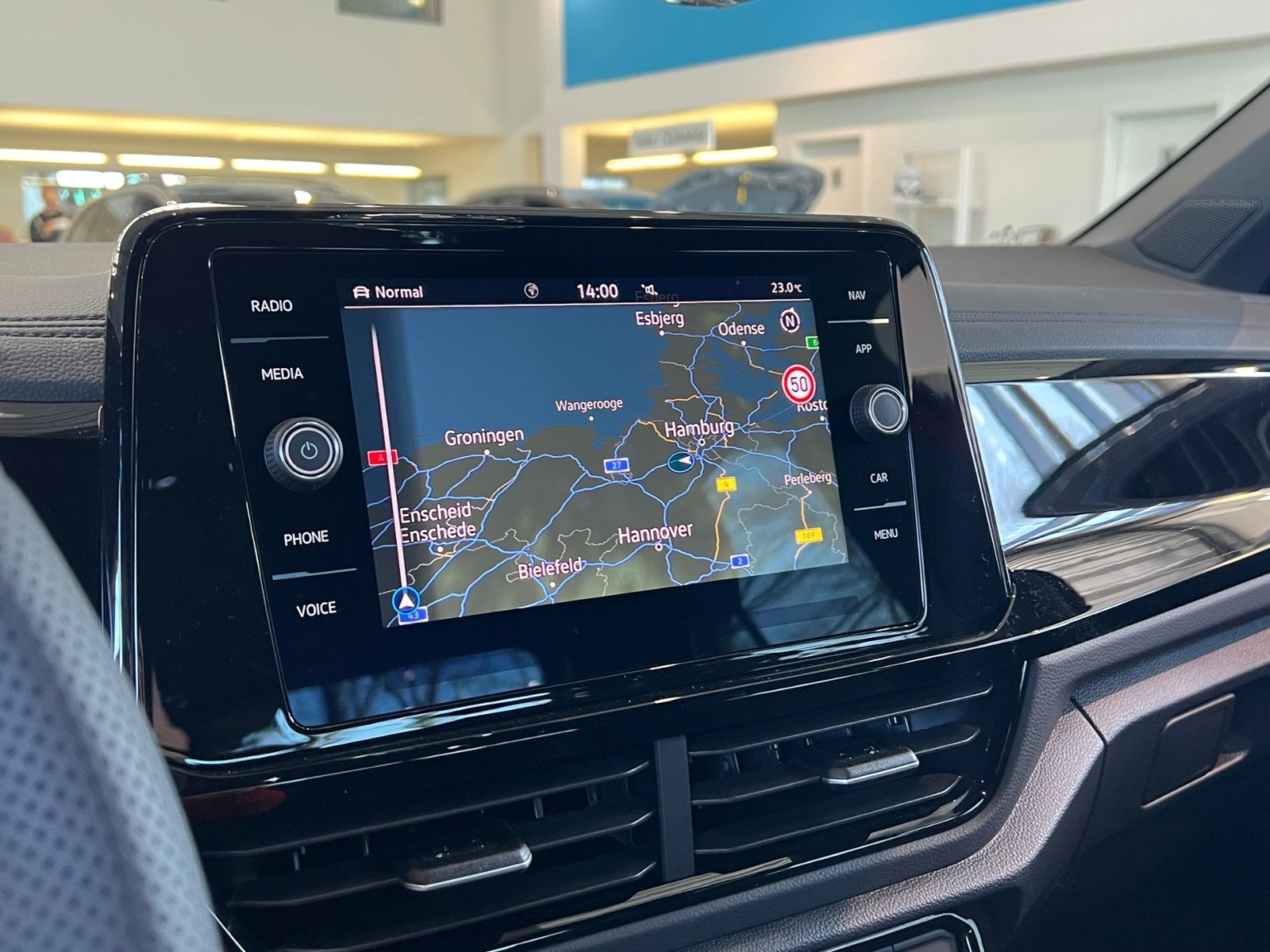 Fahrzeugabbildung Volkswagen T-Roc R-Line 1.5 TSI DSG *AHK, Navi, Black Style