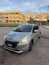 Peugeot 208 1.4 HDi 68 CV 5 porte Mix - Peugeot 208 mit Diesel-Antrieb: Automatik