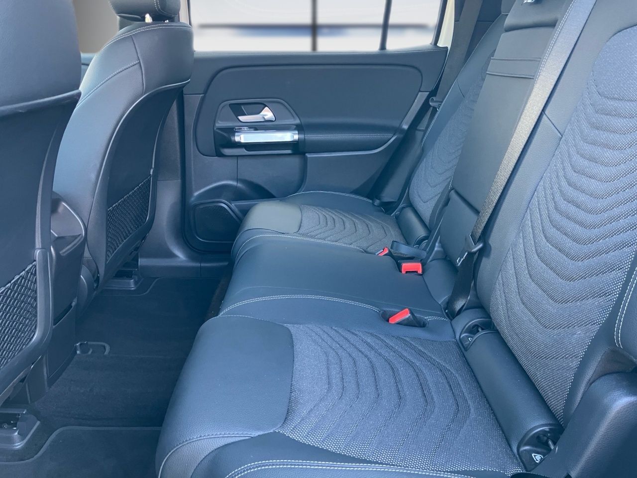 Fahrzeugabbildung Mercedes-Benz EQB 250+ BONUS+AMBIENTE+LENKRADHEIZ+EASYPACK+LED