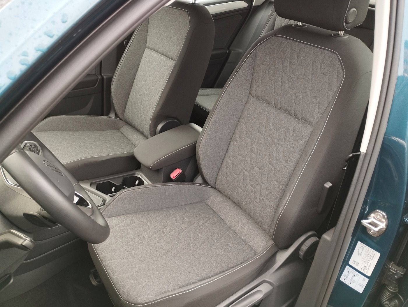 Fahrzeugabbildung Volkswagen Tiguan 1.5 MOVE NEU53T DSG AHK Matrix Kamera LHZ