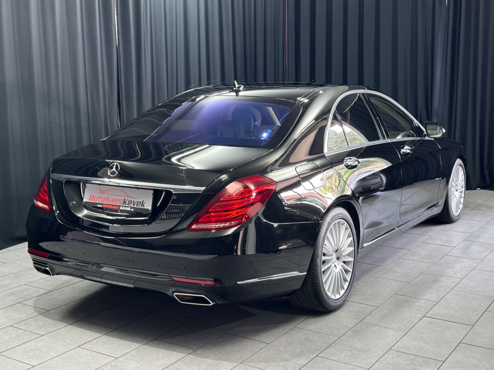 Fahrzeugabbildung Mercedes-Benz S 500 4Matic*HEAD-UP*360 KAMERA*BURMESTER*1.HAND