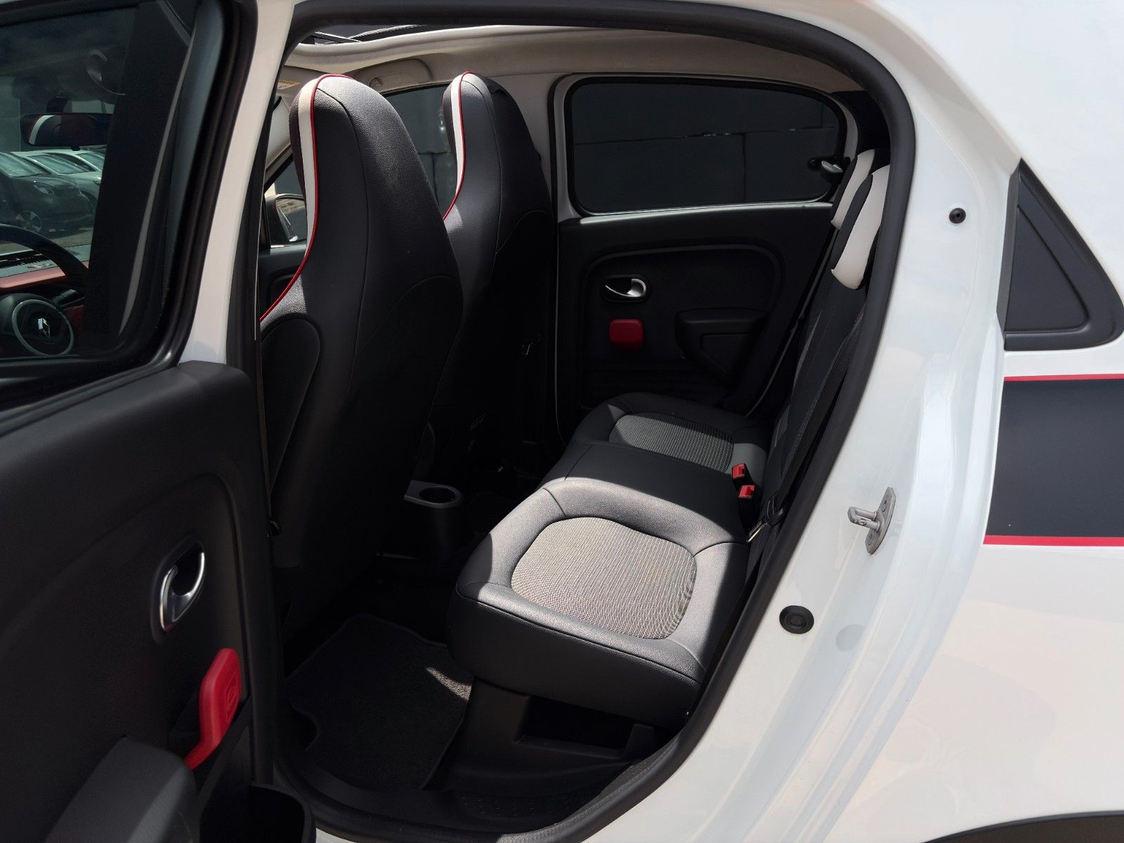 Fahrzeugabbildung Renault Twingo TCe 90 Intens Faltdach Temp. SHZ PDC BT