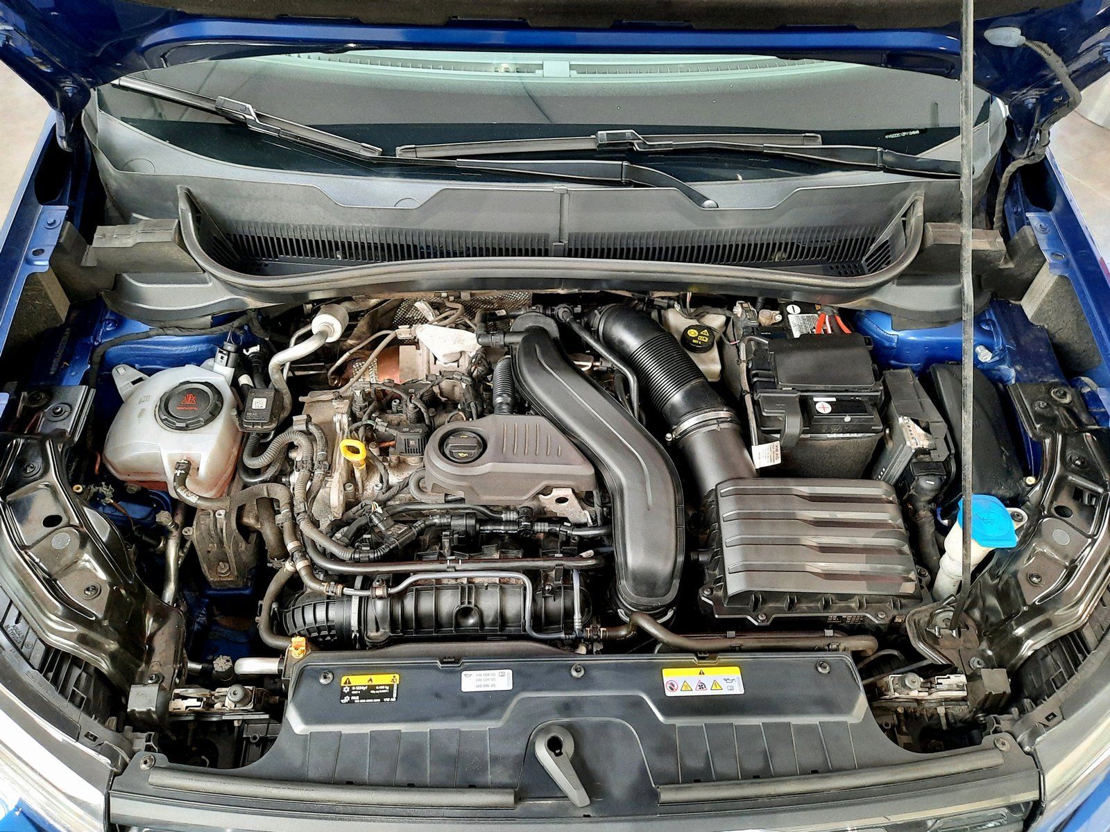 Fahrzeugabbildung Volkswagen Cross TSI DSG R-Line *Navi*Cam*LED*PDC*ACC*Sitzh