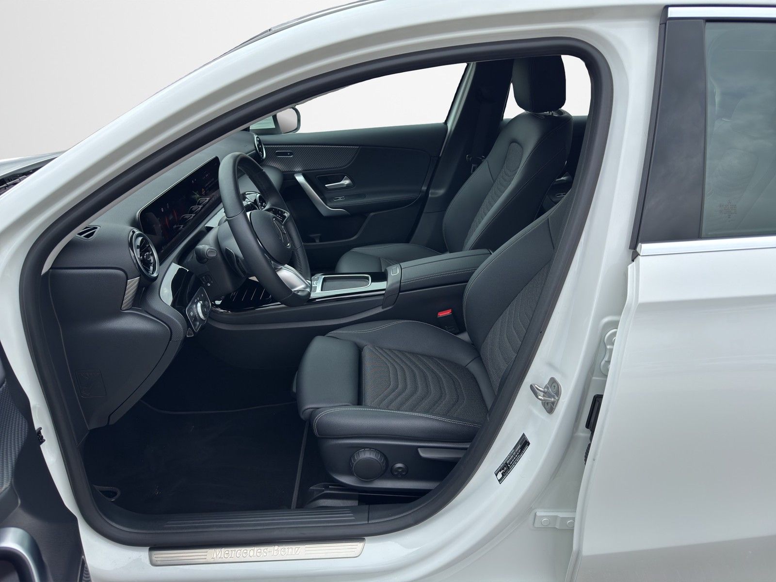 MERCEDES-BENZ A 220 4Matic Progressive AUTOMATIK / LED-HIGH / - Image 9