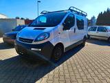 Opel Vivaro A Verglast mit Dachgepäckträger - gebrauchte Opel Vivaro aus dem Jahr 2005