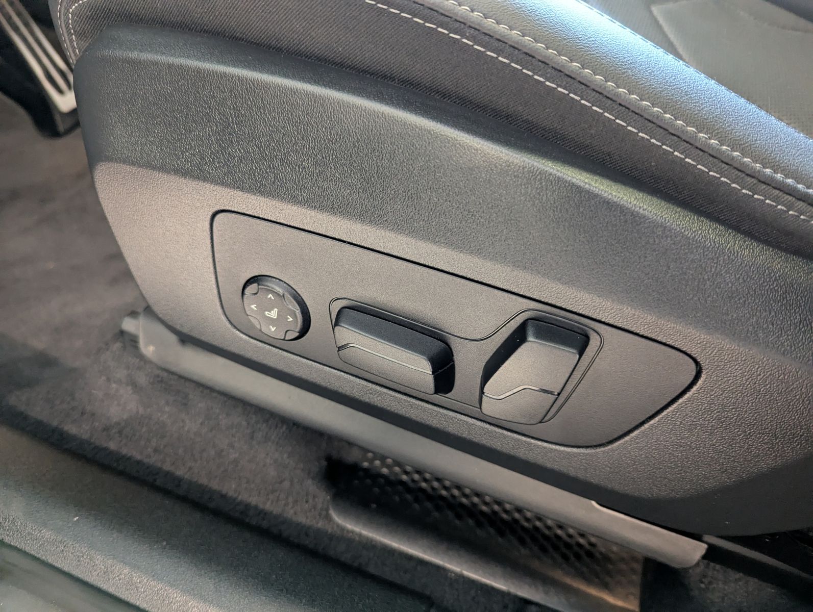 Fahrzeugabbildung BMW X1 23 i M-Sport Innovat.-Comfort-Paket Pano AHK