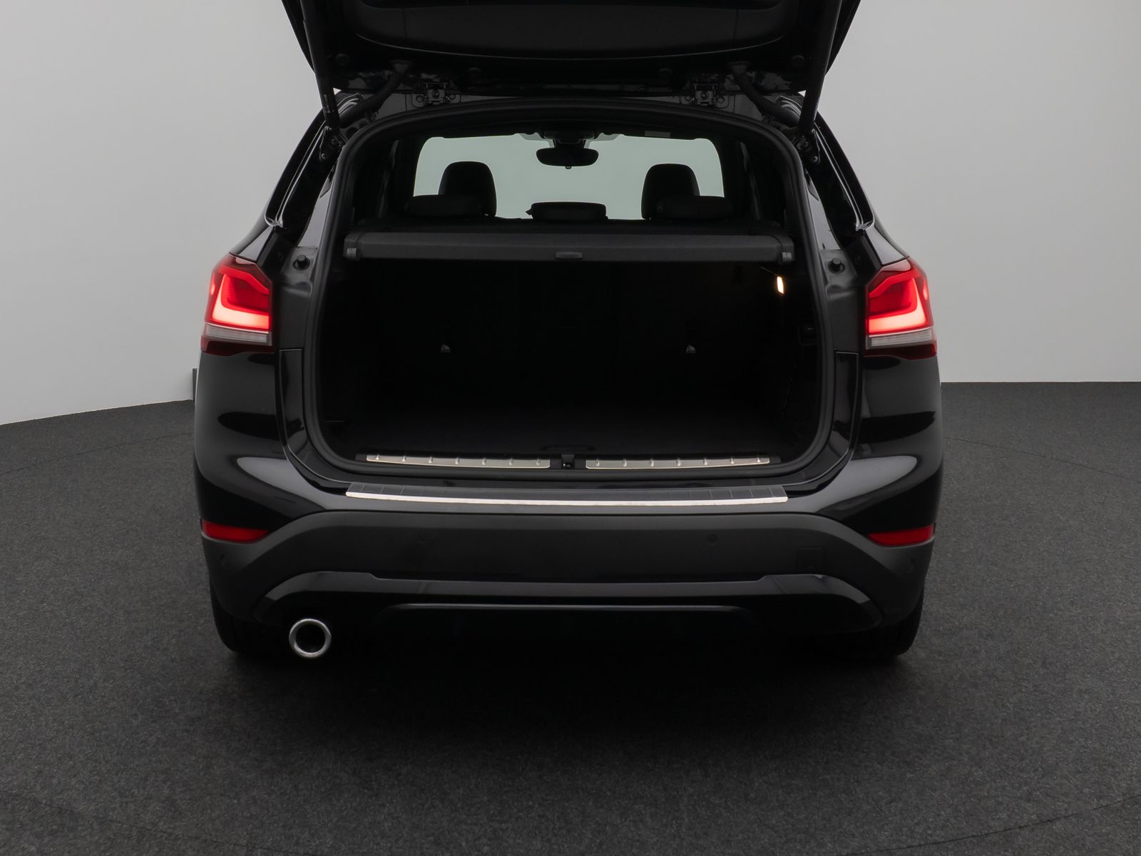 Fahrzeugabbildung BMW X1 xD25e Sport Line Kamera HUD DAB Navi+ Alarm