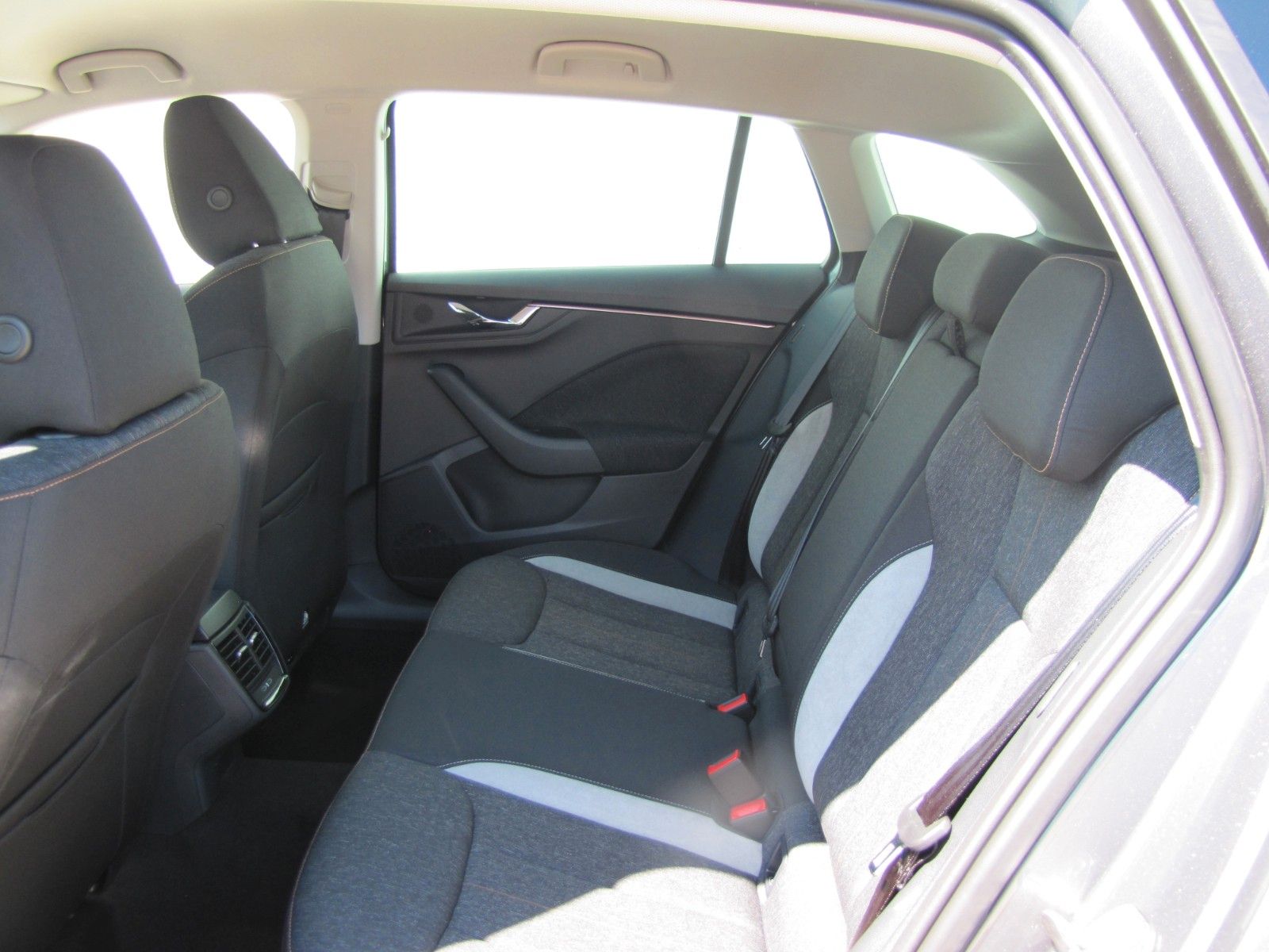 Fahrzeugabbildung SKODA Scala Tour 1.5l TSI 150PS 7-Gang DSG