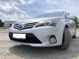 Toyota Kombi*2.2 D-Cat*SHZ*Kamera*AHK*Teilleder*T27 - Toyota Avensis: Kombi, T27