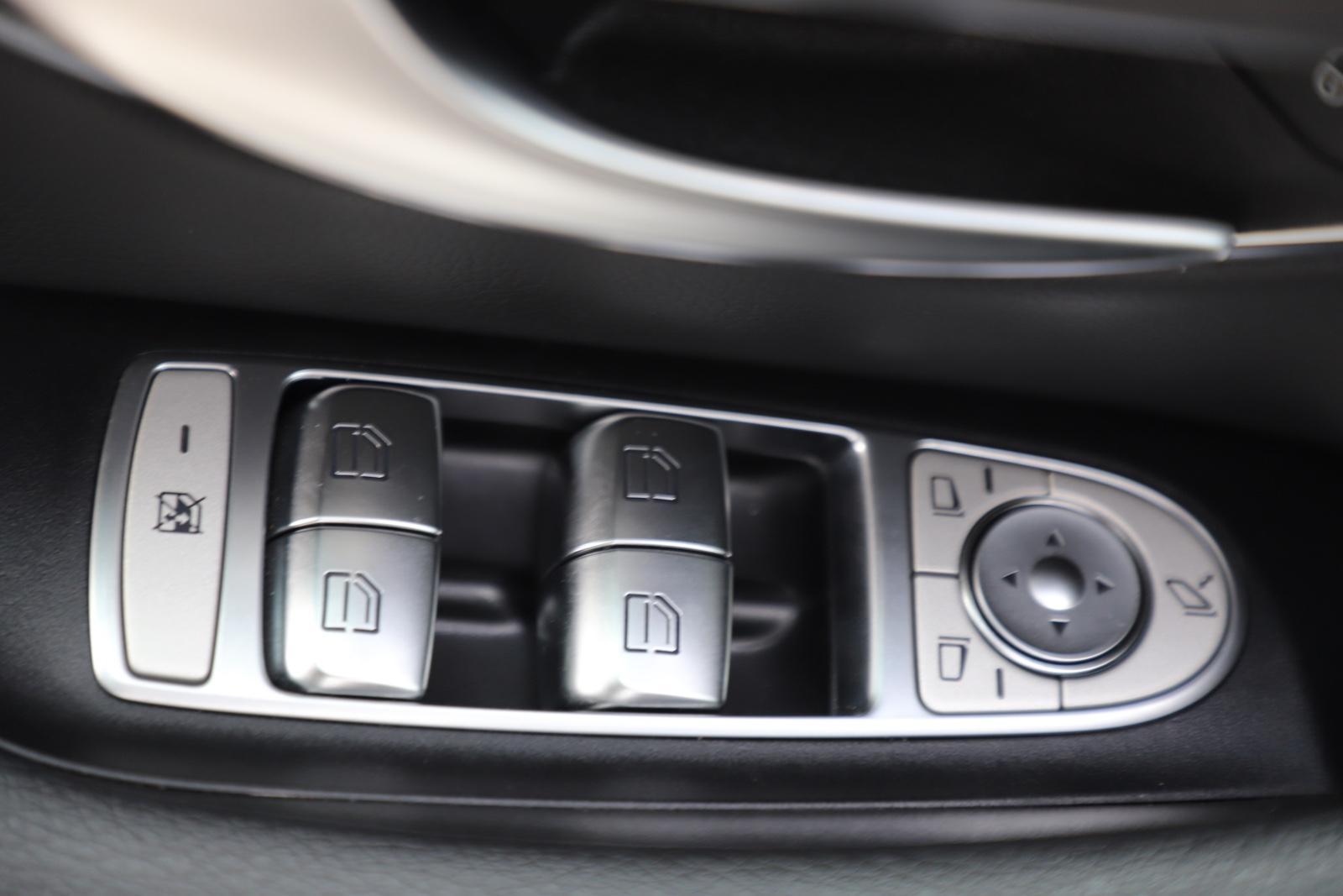 Mercedes-Benz E 220d T-Modell AMG Nav Burmesteri Distronic AHK