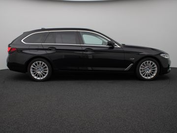 Fahrzeugabbildung BMW 530e Tour HUD Laser Sportsitz Komfortzugang