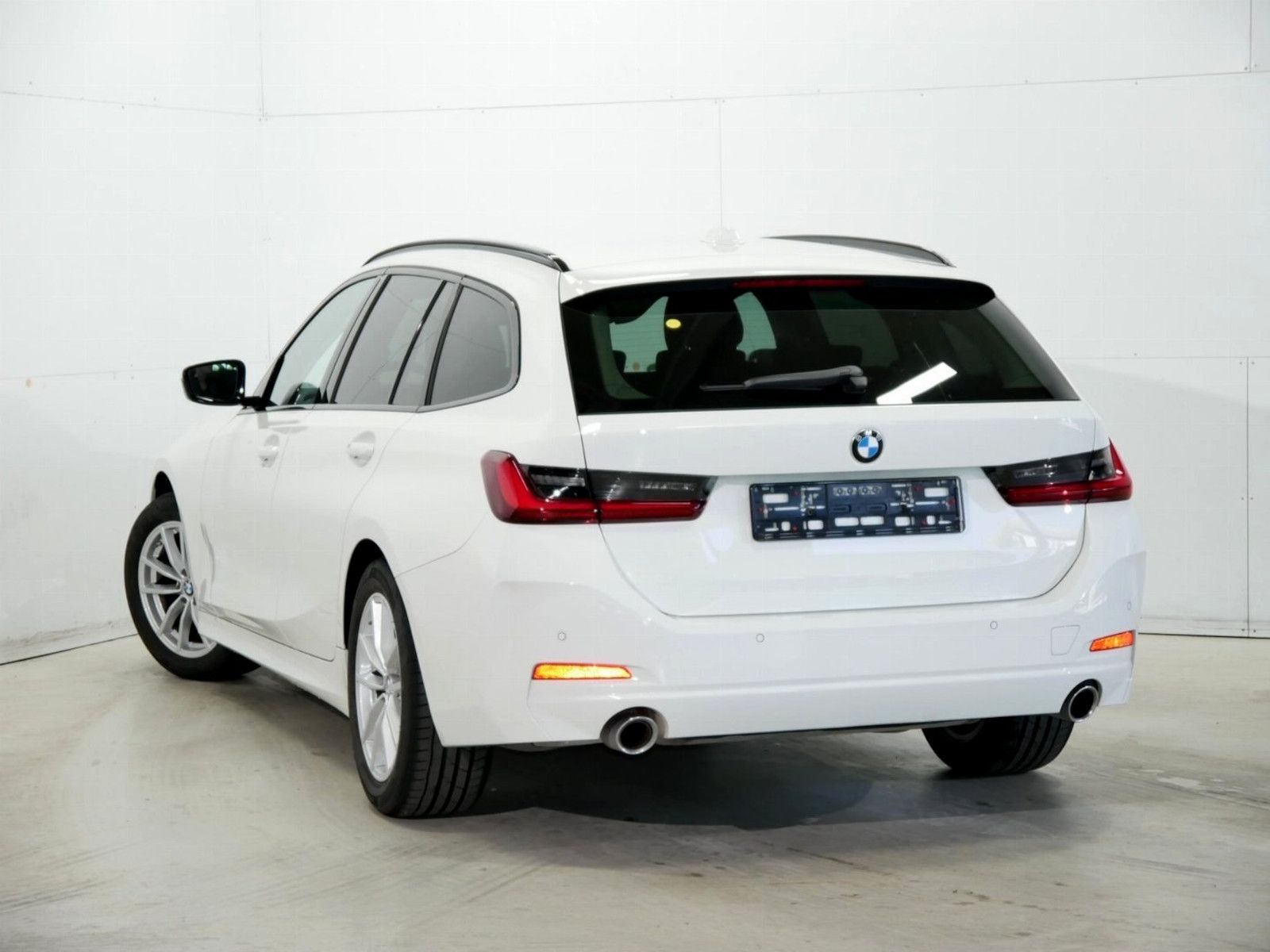 BMW 318i Touring Sport+ M Shadow Sound Driving SAG foto 4