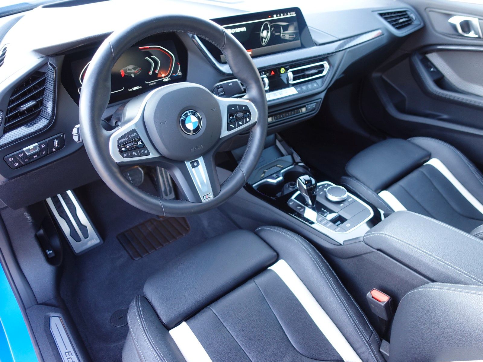 Fahrzeugabbildung BMW 220i Gran Coupé M Sport LED/HUD/Pano/HarmanKard.