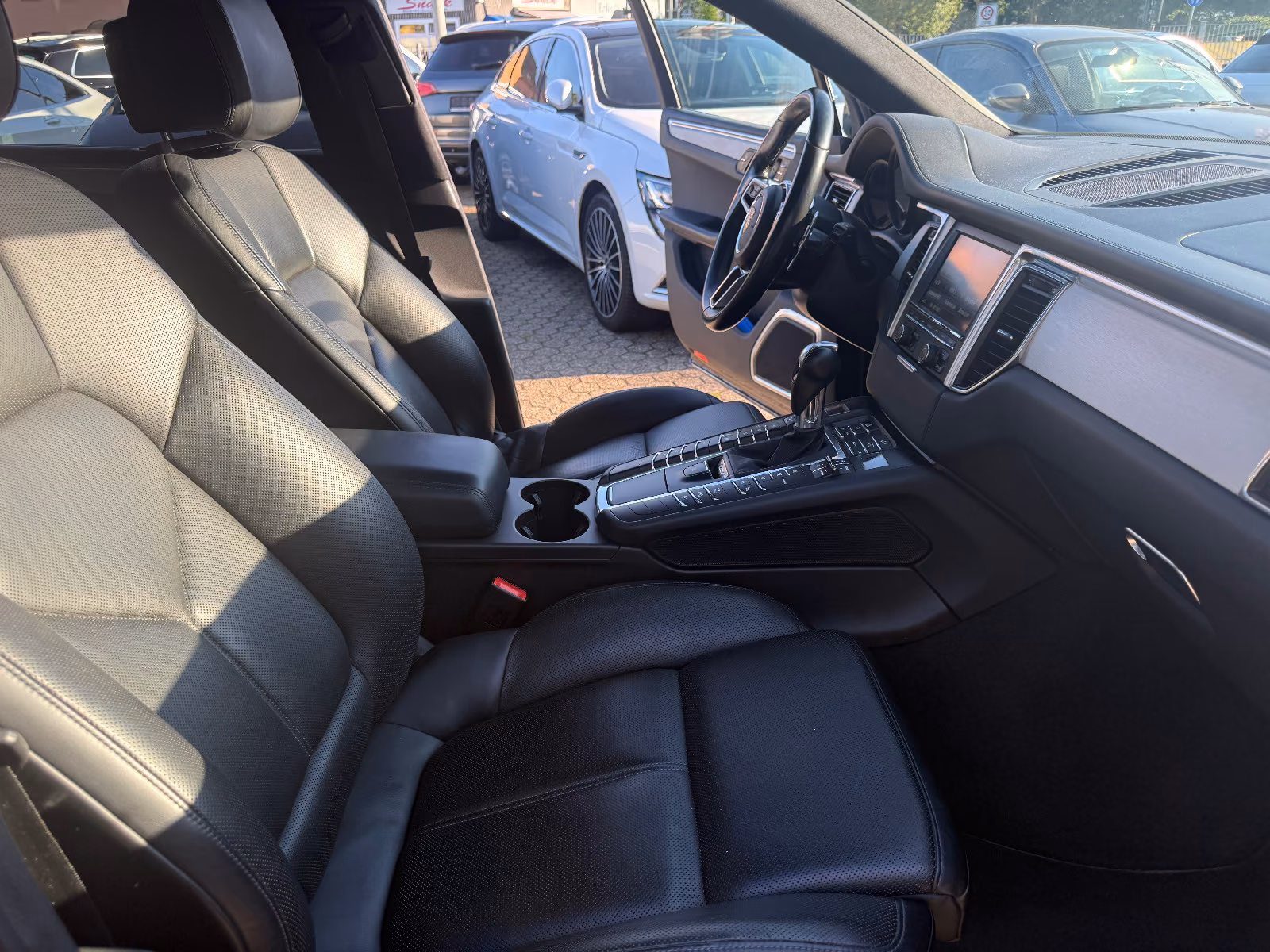 Porsche Macan Turbo*ACC*CAM*AHK*PANO