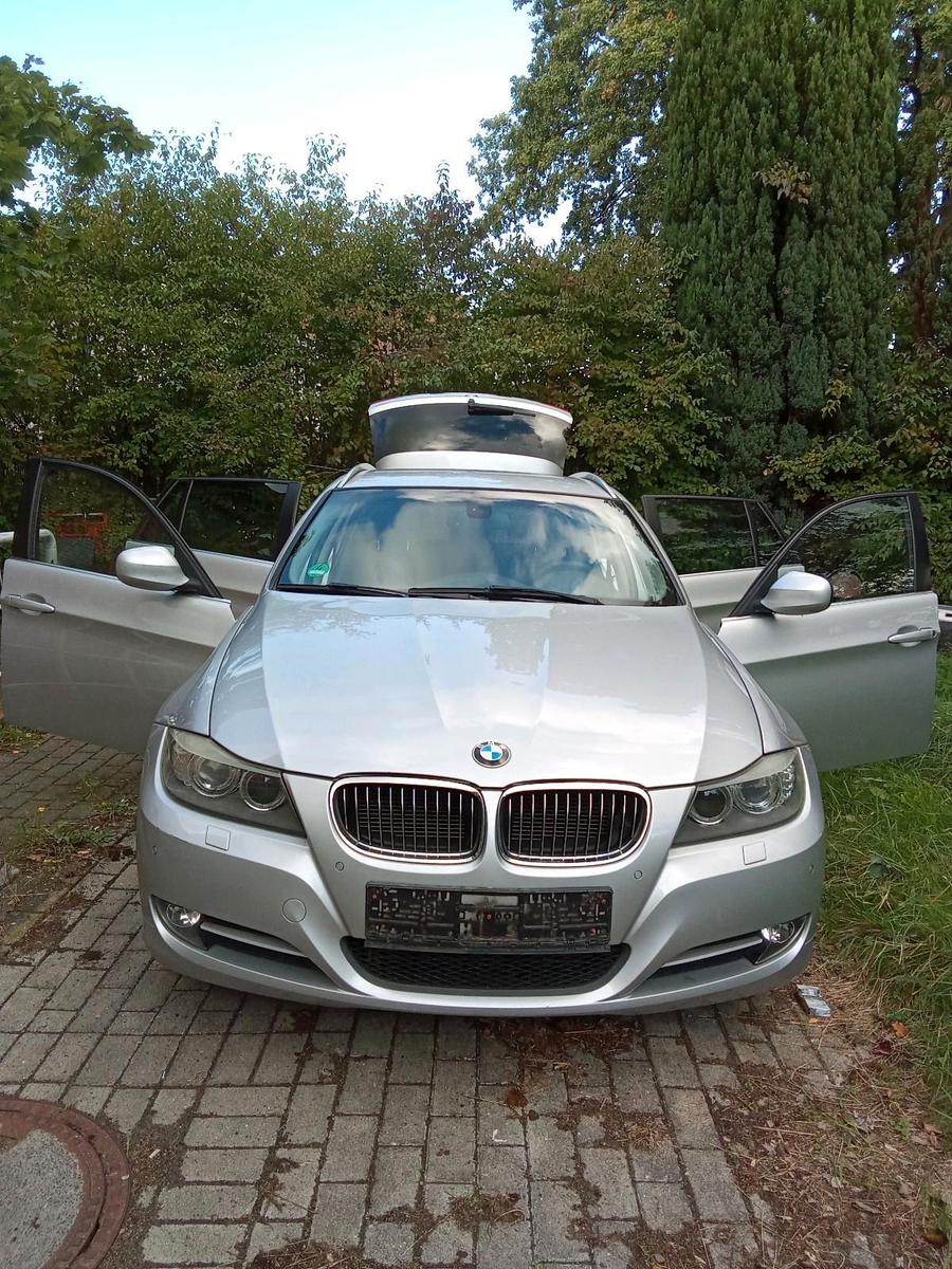 BMW 320 2011 — photo 9