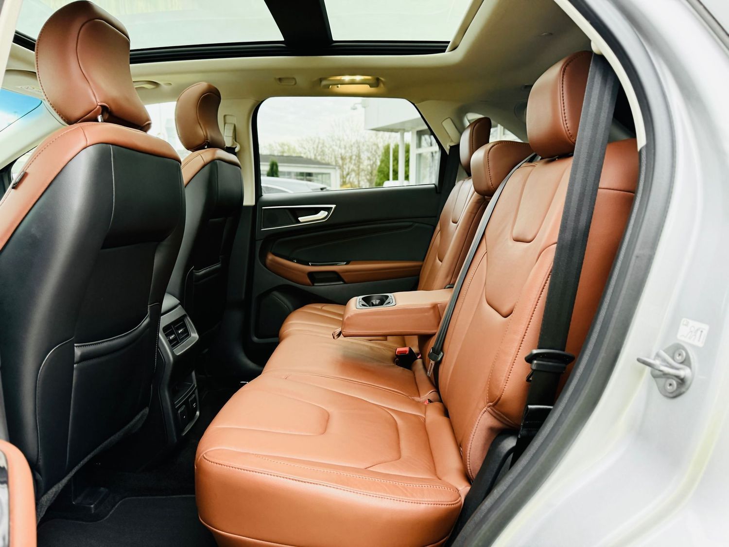 Fahrzeugabbildung Ford Edge TITANIUM 4x4, Autom., LED, Panod., AHK, Tot