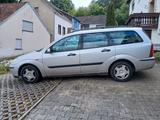 Ford Focus 1.6 - - Ford Focus aus 2001: Kombi