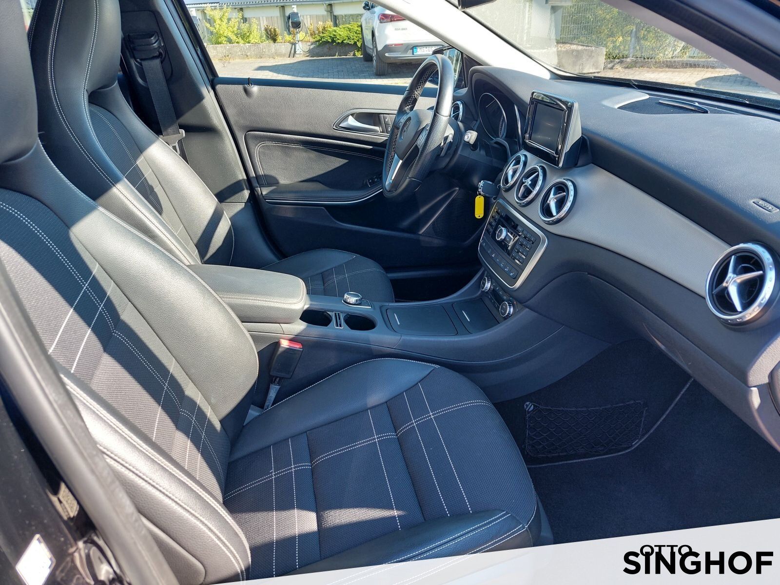 Fahrzeugabbildung Mercedes-Benz GLA 200 CDI 4MATIC Urban +AHK+Xenon+Rü Kam+Navi+