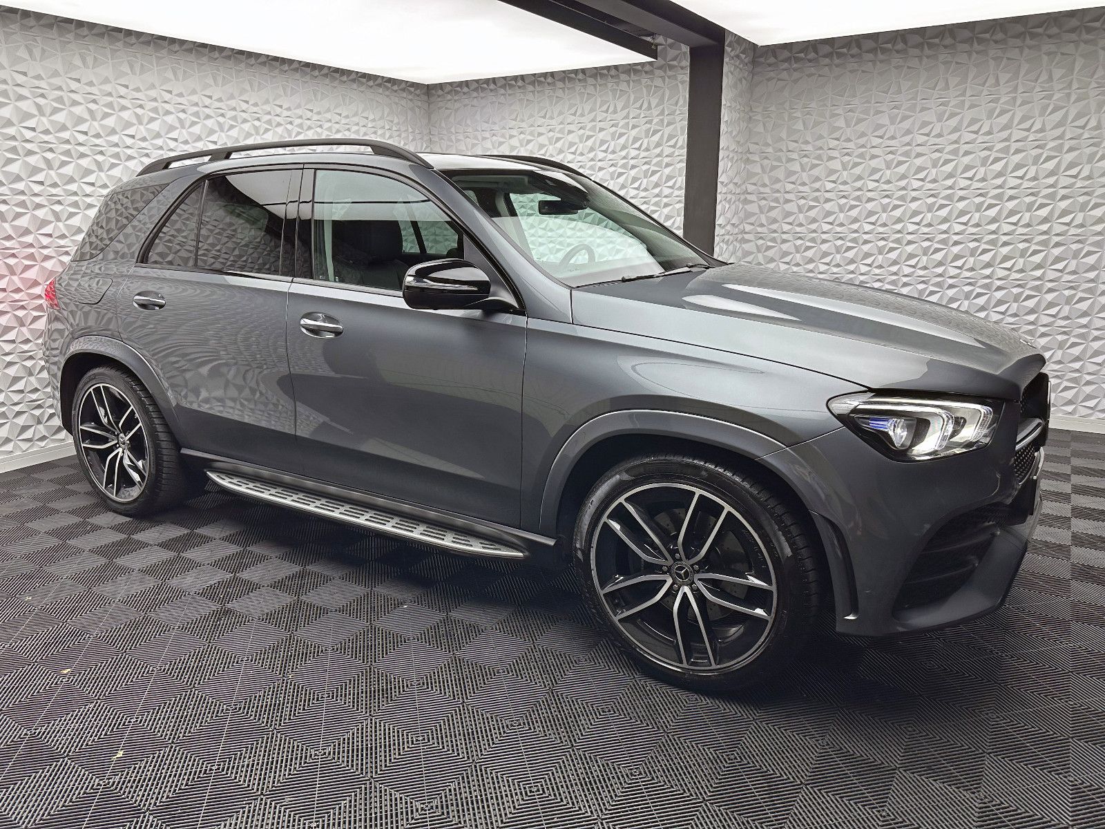 Fahrzeugabbildung Mercedes-Benz GLE 350d AMG 4M V6/DISTR/PANO/STHZ/360°/AHK/22"