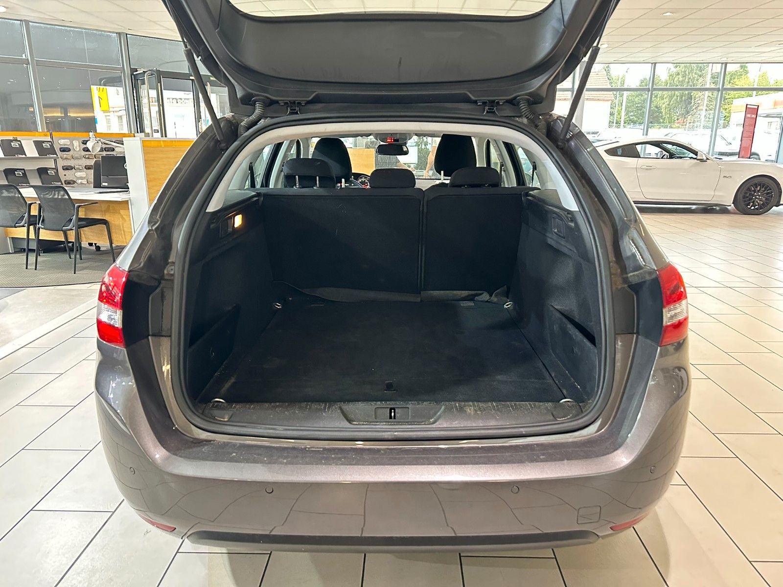 Fahrzeugabbildung Peugeot 308 SW Active 1.5D NAVI/LED/PDC/ALU/TEMPOMAT