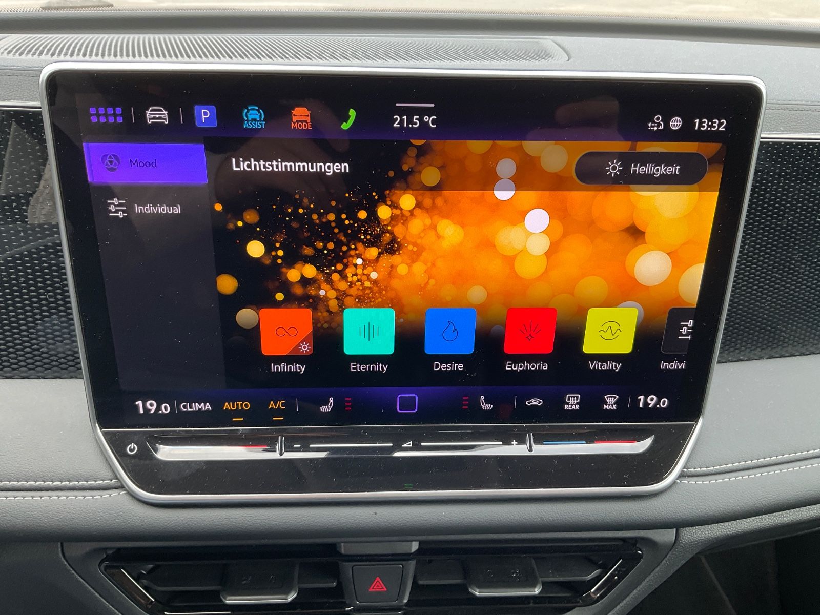 Fahrzeugabbildung Volkswagen Tiguan 2.0 TDI DSG ENERGY,AHK,Navi,IQLight,