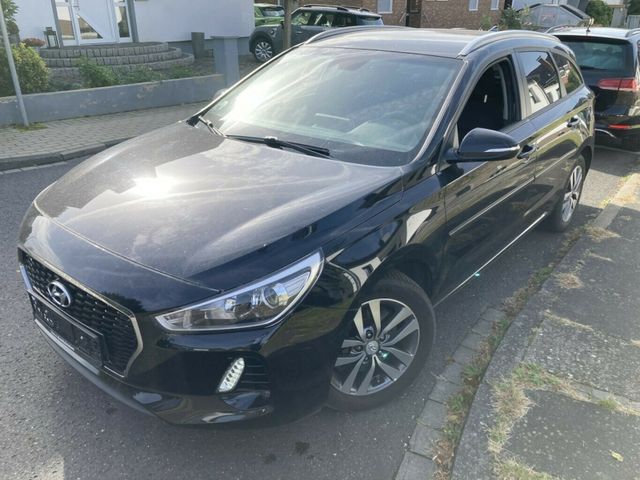 Hyundai i30 1.6CRDI DCT.Navi.Klima.Temp.Kam.SHZ.GARANTIE