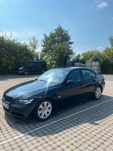 BMW E90 320i - BMW 320 mit Benzin-Antrieb: Limousine, E90 320i