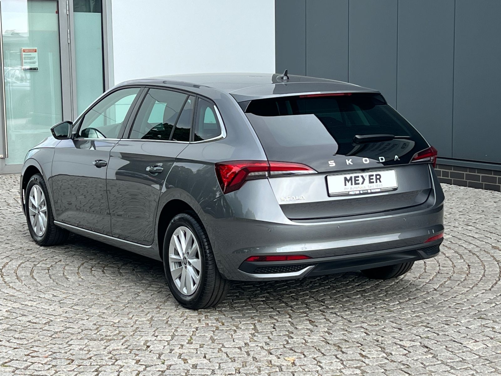 Fahrzeugabbildung SKODA Scala Selection 1.0 TSI DSG *ACC, Sitzhzg., 16'-