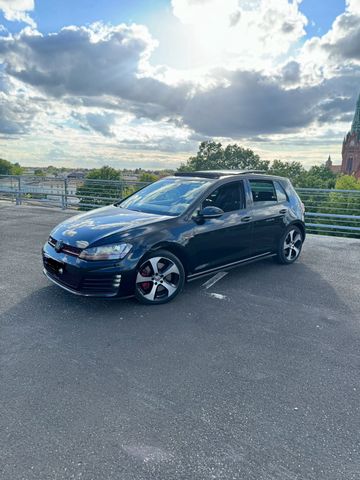 Volkswagen Golf 7 GTI PANORAMER Automatik Schwarz Navi