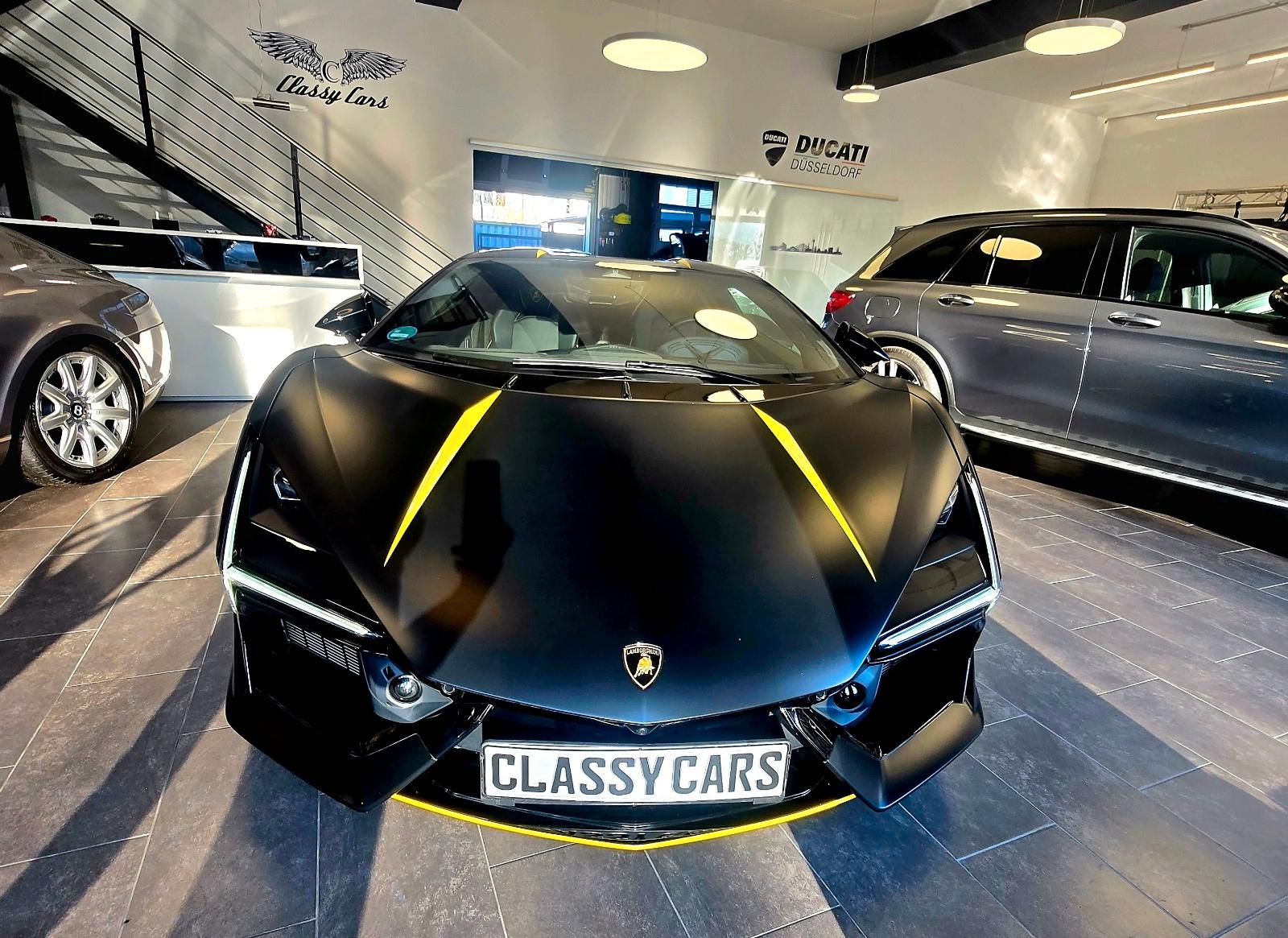 Lamborghini Revuelto 6.5 V12 HPEV Carbon / Beifahrerdisplay