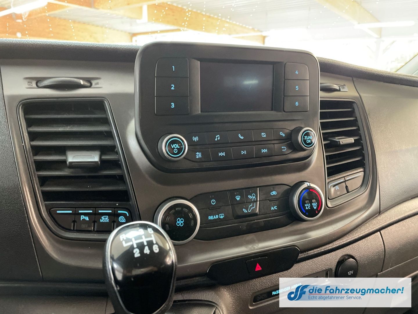 Fahrzeugabbildung Ford Transit Tourneo Kombi 320 L2 Trend Dyn. Kurvenli