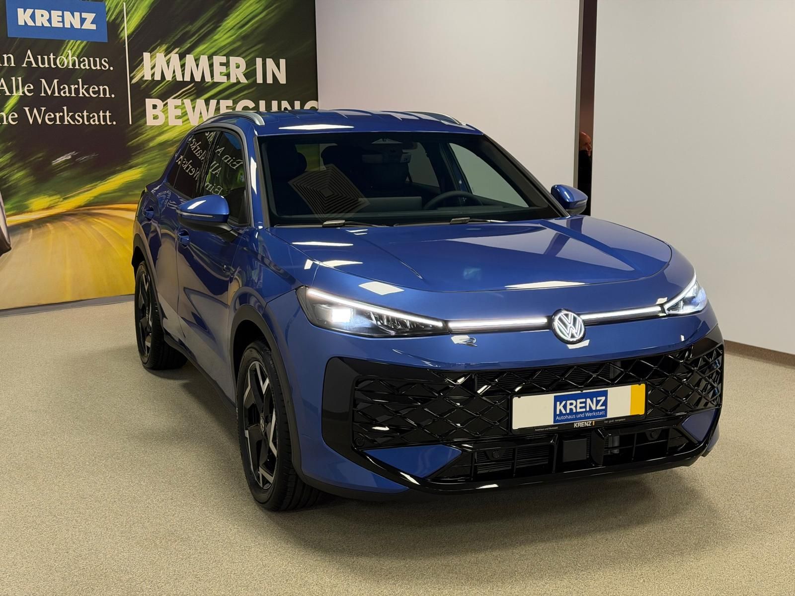 Fahrzeugabbildung Volkswagen T-Roc 1.5 eTSI DSG R-Line+AHK+ACC+TOTWINKEL+RFK+