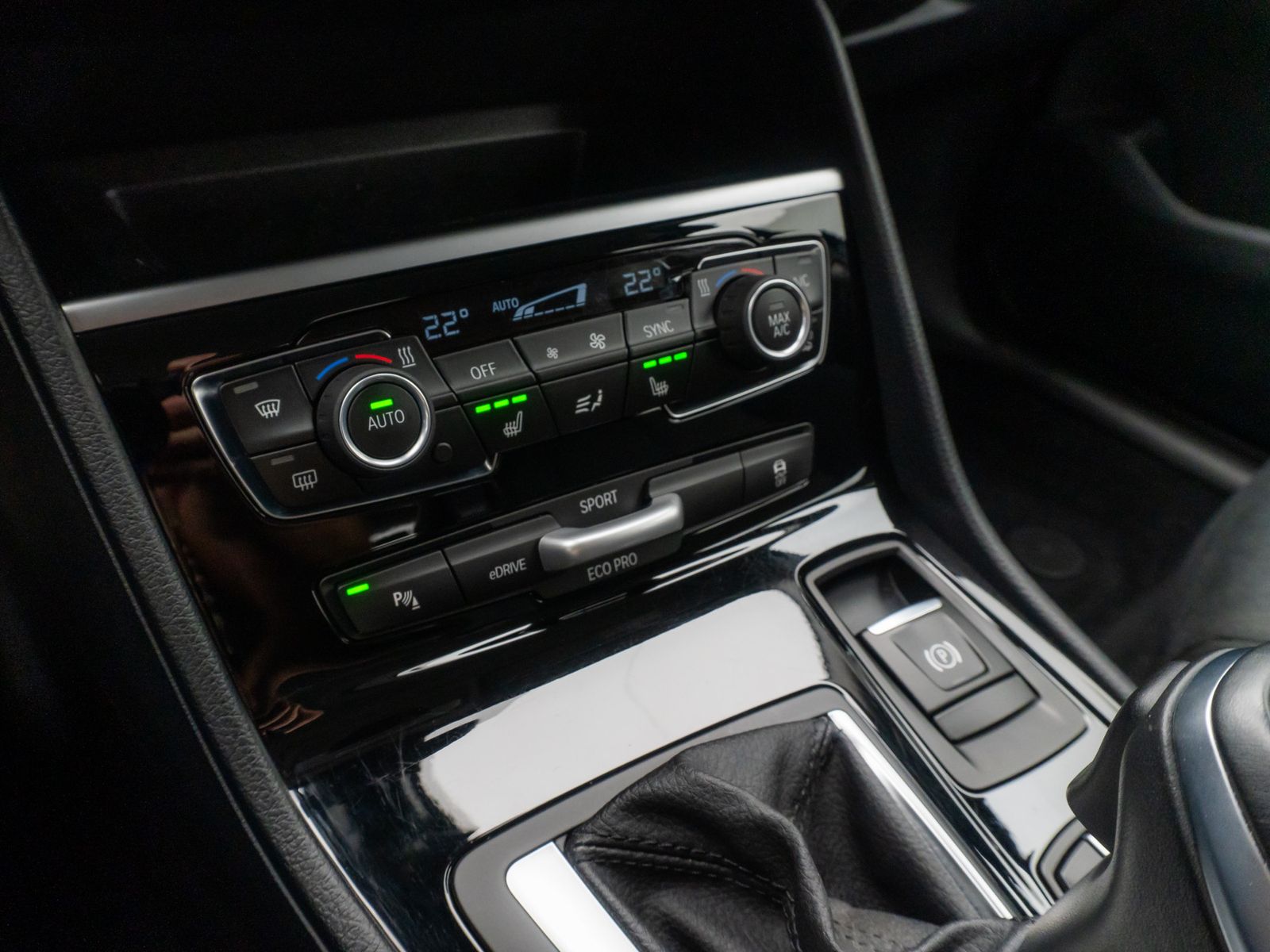 Fahrzeugabbildung BMW 225 Active Tourer iPerf ACC Kamera HUD DAB 18"