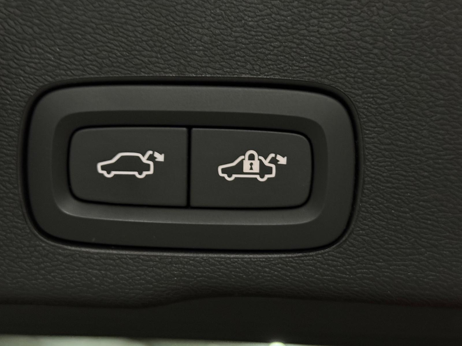 Volvo XC60 B5 Plus Dark AWD H&K Sound Assist AppCar360, миниатюра 8