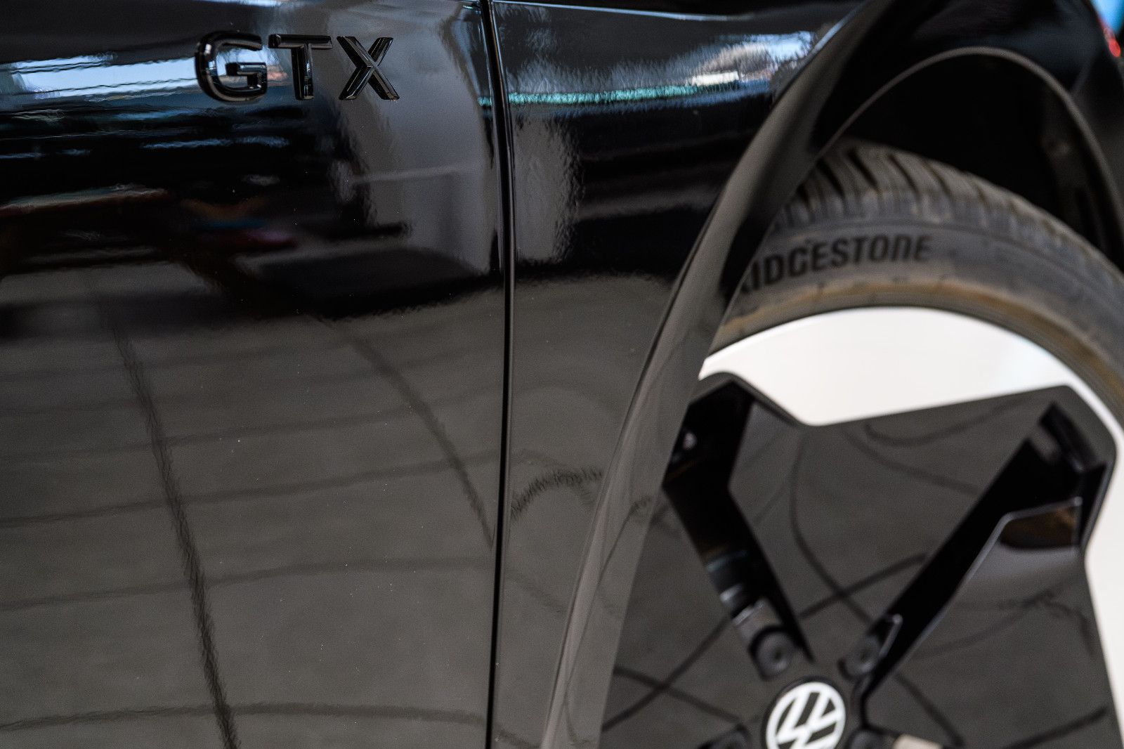 Fahrzeugabbildung Volkswagen ID.3 GTX IQ-LIGHT+AHK+PANO+360°-KAM+NAV+WÄRMEP.