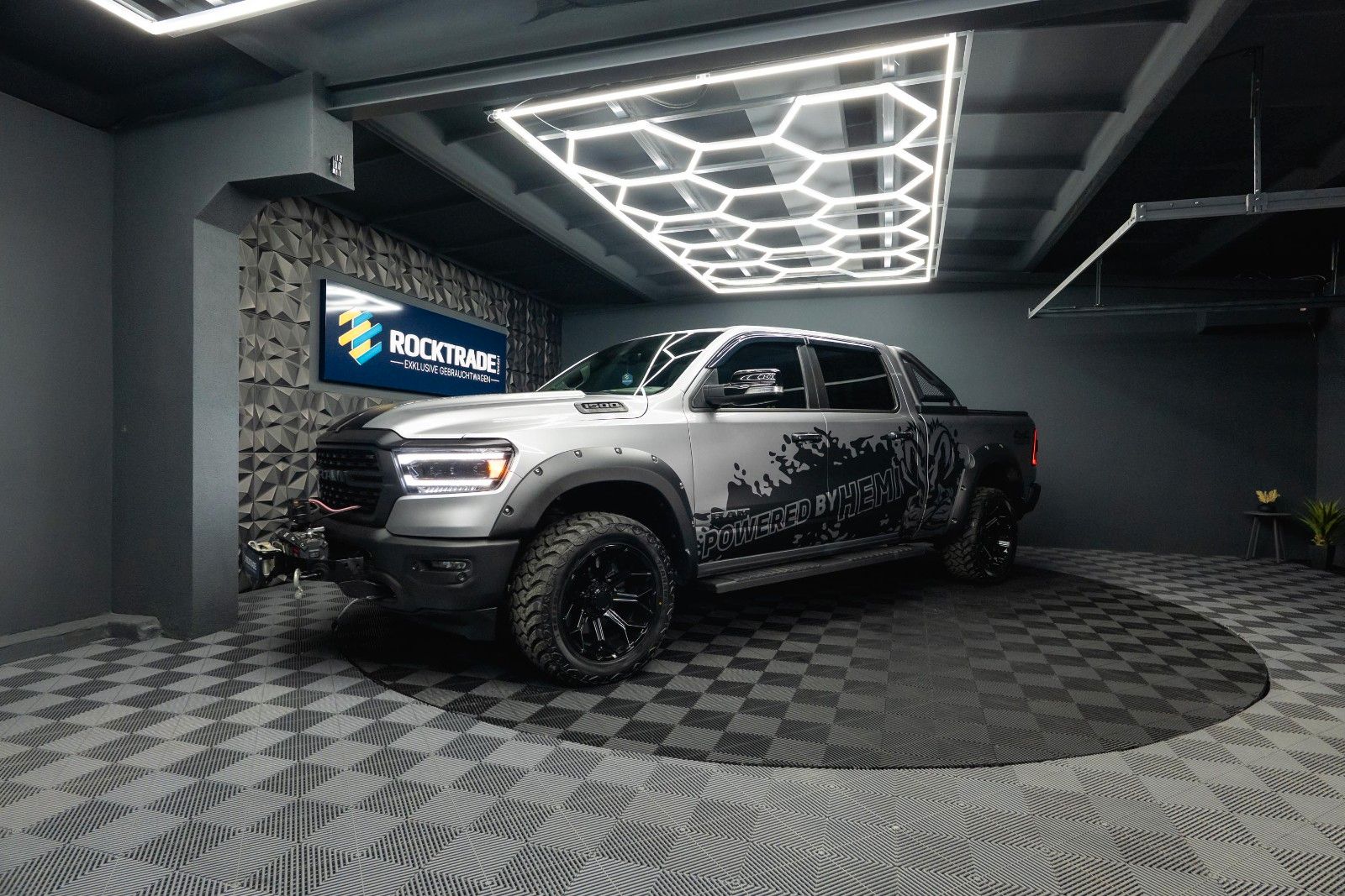 Fahrzeugabbildung Dodge RAM 5.7 V8 HEMI 4x4 OFFROAD LONGBED Seilwinde 5T