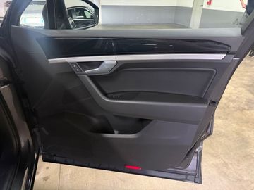 Volkswagen Touareg - 6