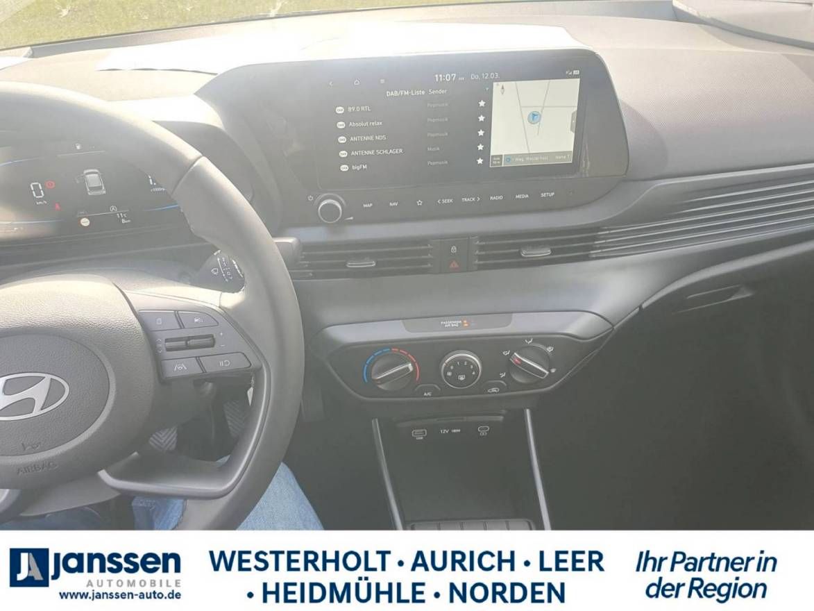 Fahrzeugabbildung Hyundai i20 Select Funktionspaket PDC Navi Rückfahrkamer