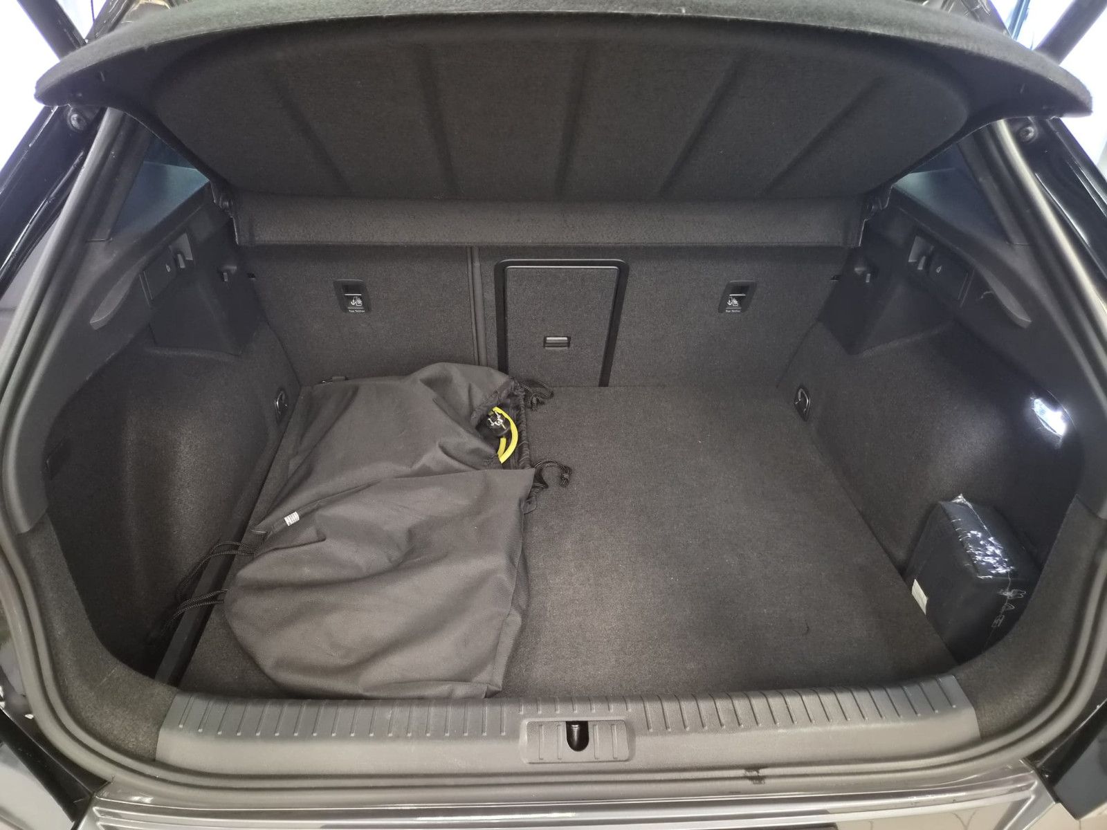 Fahrzeugabbildung CUPRA Formentor VZ e-Hybrid / GEPFLEGT / 1. HAND
