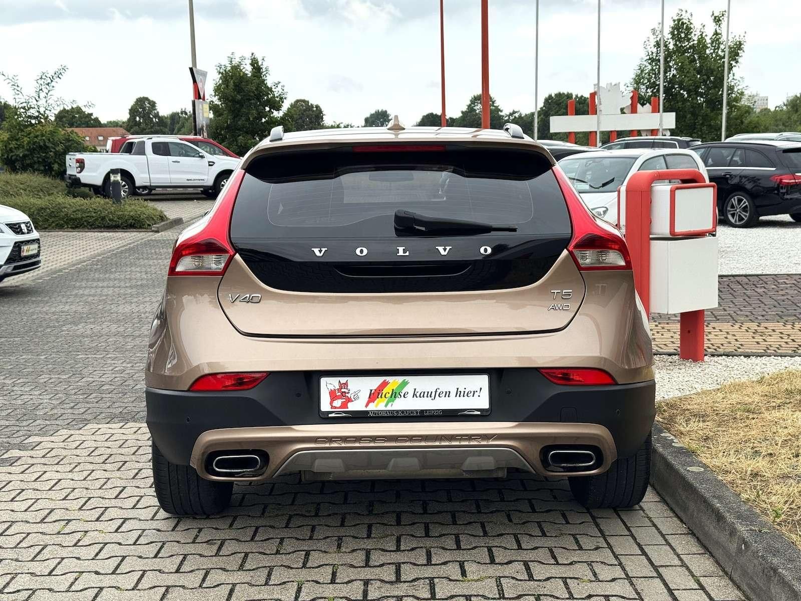 Fahrzeugabbildung Volvo V40 Cross Country T5 AWD/Navi/Xenon/StandHz 1...