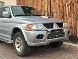 Mitsubishi Pajero Sport 2.5 TD Intense - Mitsubishi Pajero mit Diesel-Antrieb