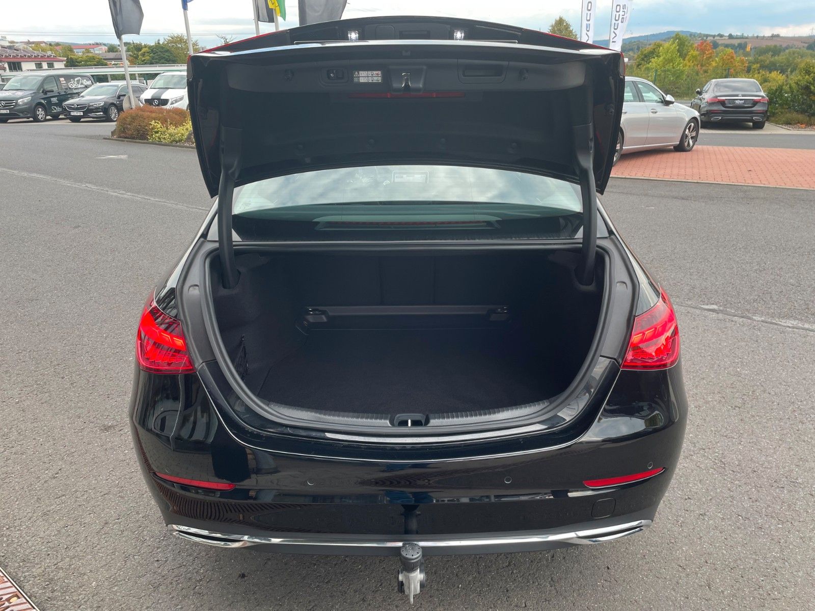 Fahrzeugabbildung Mercedes-Benz C 200d AVANTGARDE LED+AHK+RKamera+MBUX+