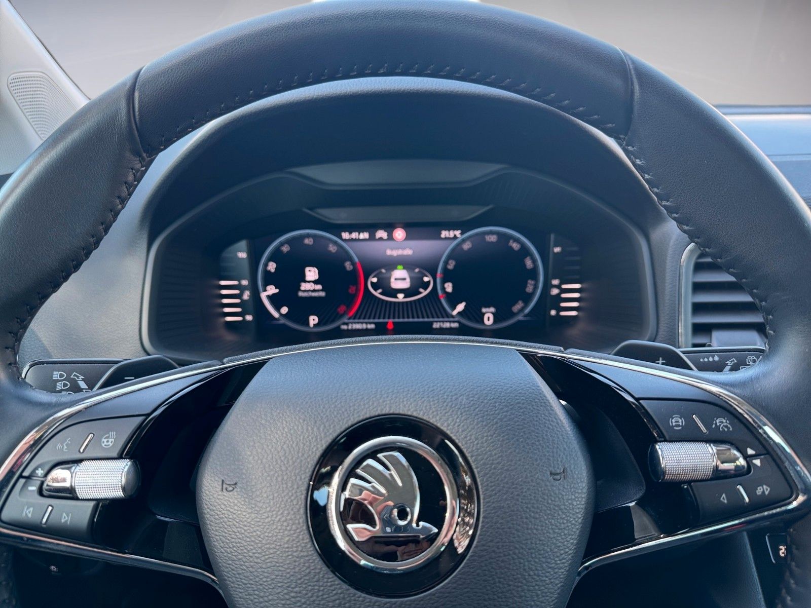 Fahrzeugabbildung SKODA Karoq Ambition Tour 1.5 TSI