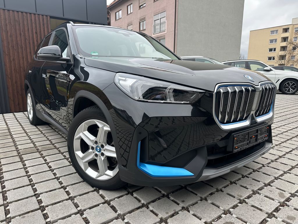 BMW iX1